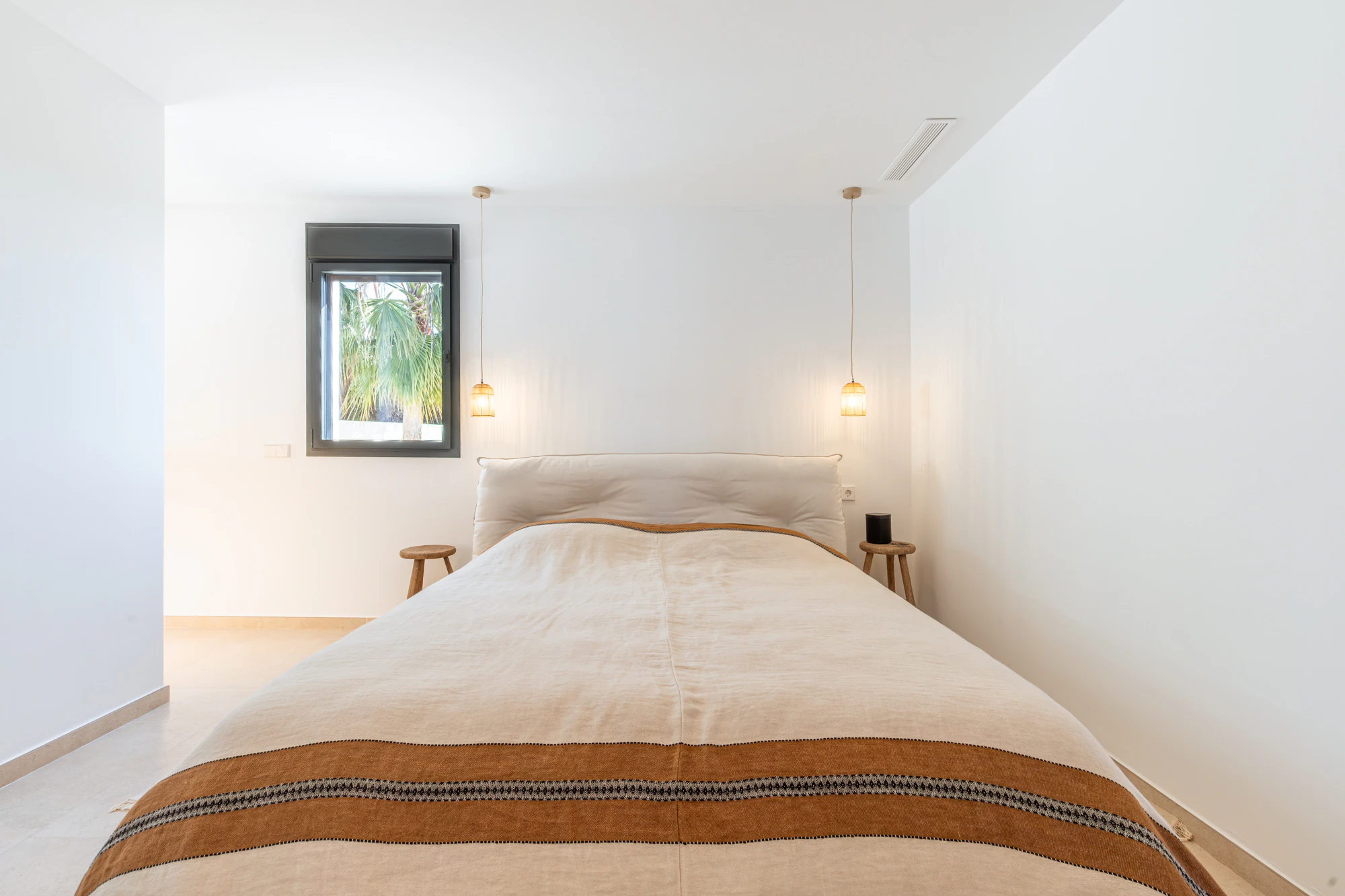 CRMI475025 - Villa de Lujo Estilo Ibiza en Moraira — Elegancia Mediterránea a Solo 1 km del Mar