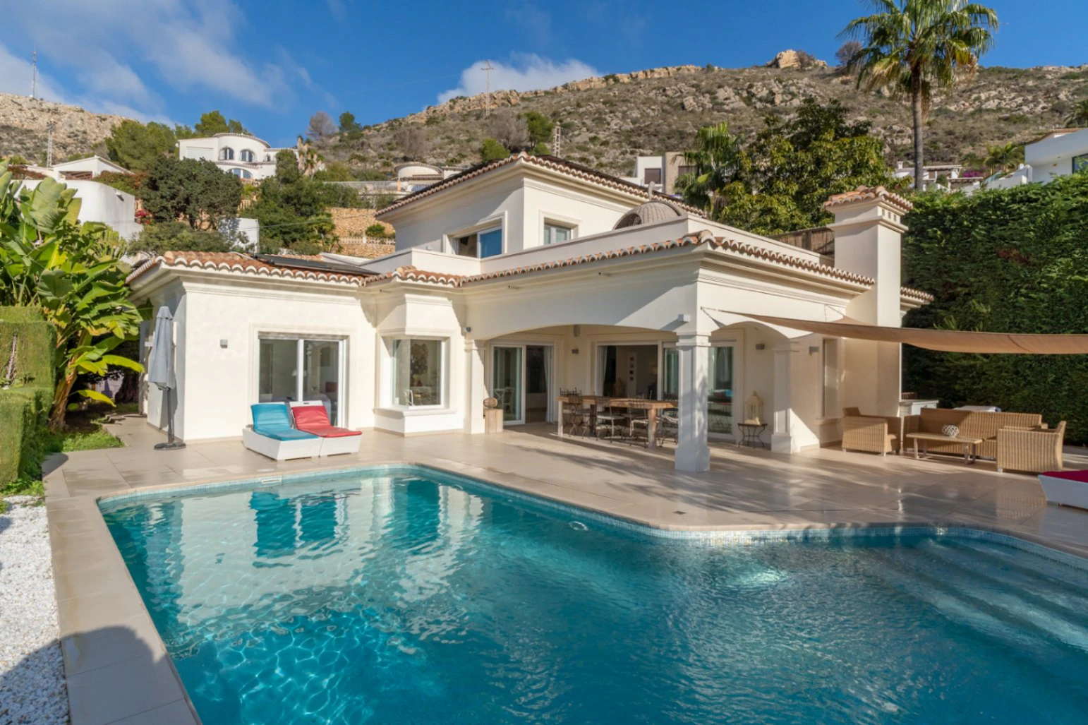4806 - Villa con vistas increibles al mar y a la montaña en exclusiva ubicacion