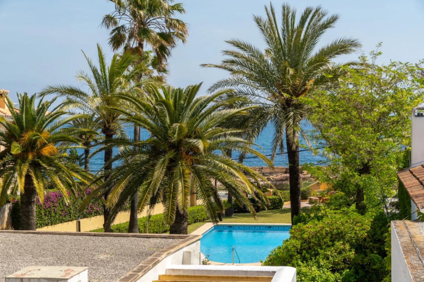 Apartamento primera línea, con vista al mar y piscina en Montañar I Javea