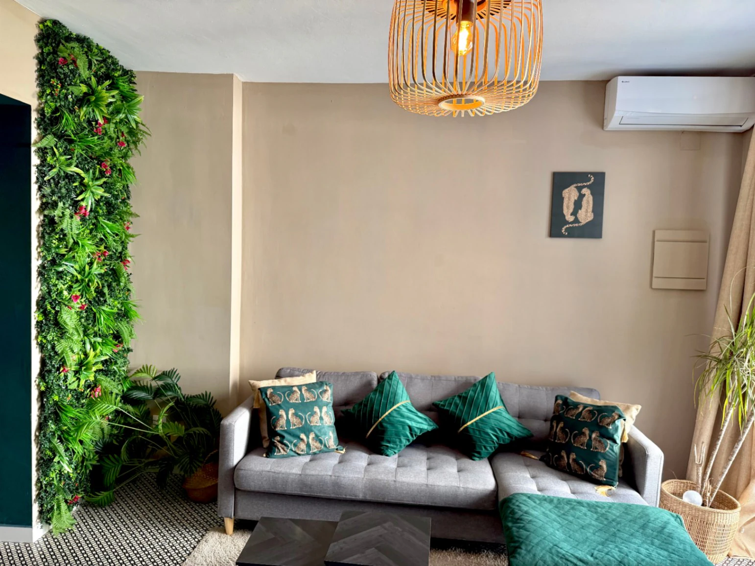 4843 - Bonito apartamento adosado reformado a tan solo 350M de la playa, con gran terraza
