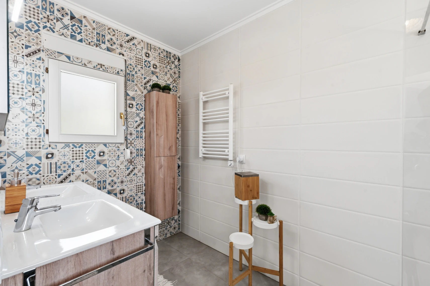 CRMI075951 - Exclusiva, moderna y completamente renovada villa con vistas panorámicas al mar en venta en Moraira – ubicación privilegiada cercana al centro y la playa.