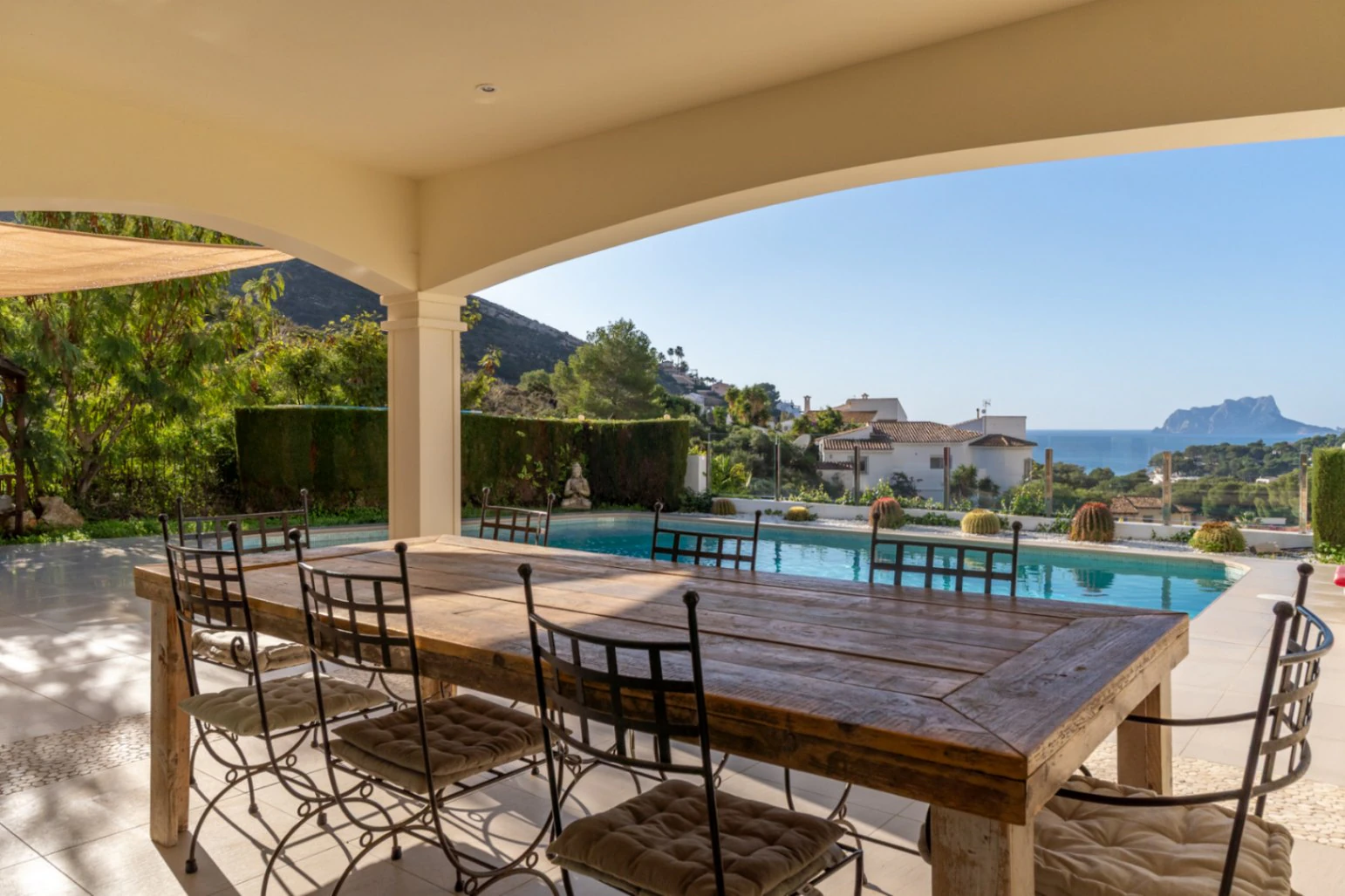 4806 - Villa con vistas increibles al mar y a la montaña en exclusiva ubicacion