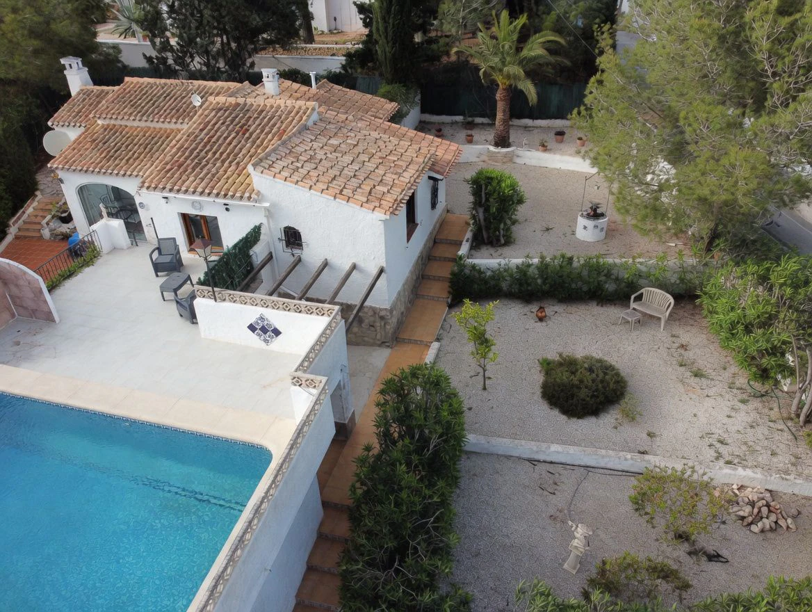 4871 - Villa a la venta en Jávea, vistas al valle, orientada al Sur con piscina