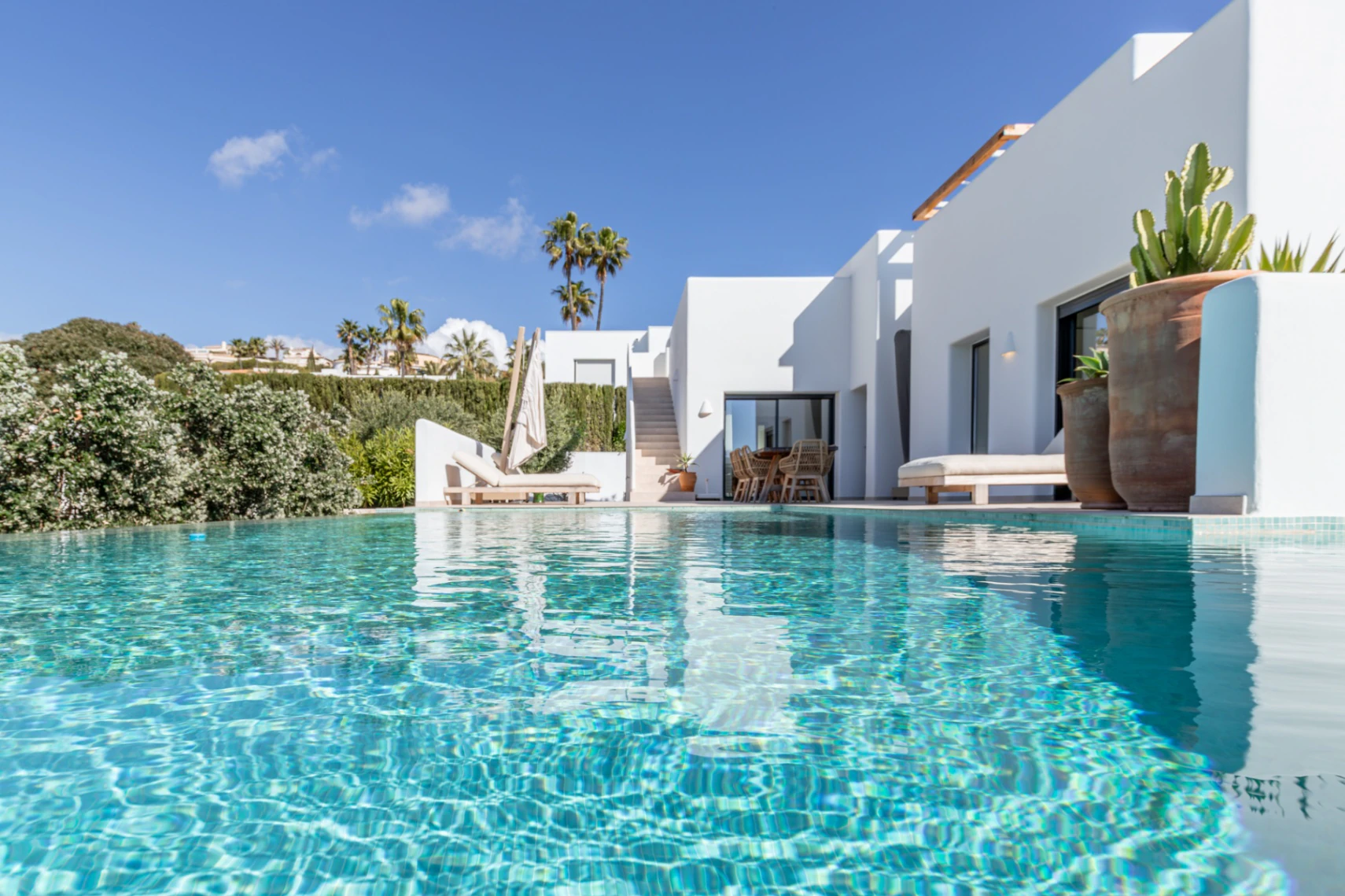CRMI475025 - Villa de Lujo Estilo Ibiza en Moraira — Elegancia Mediterránea a Solo 1 km del Mar