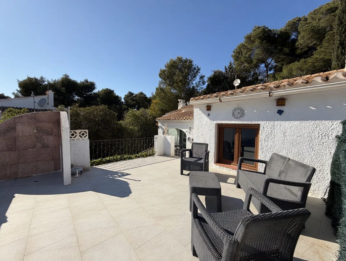 4871 - Villa a la venta en Jávea, vistas al valle, orientada al Sur con piscina