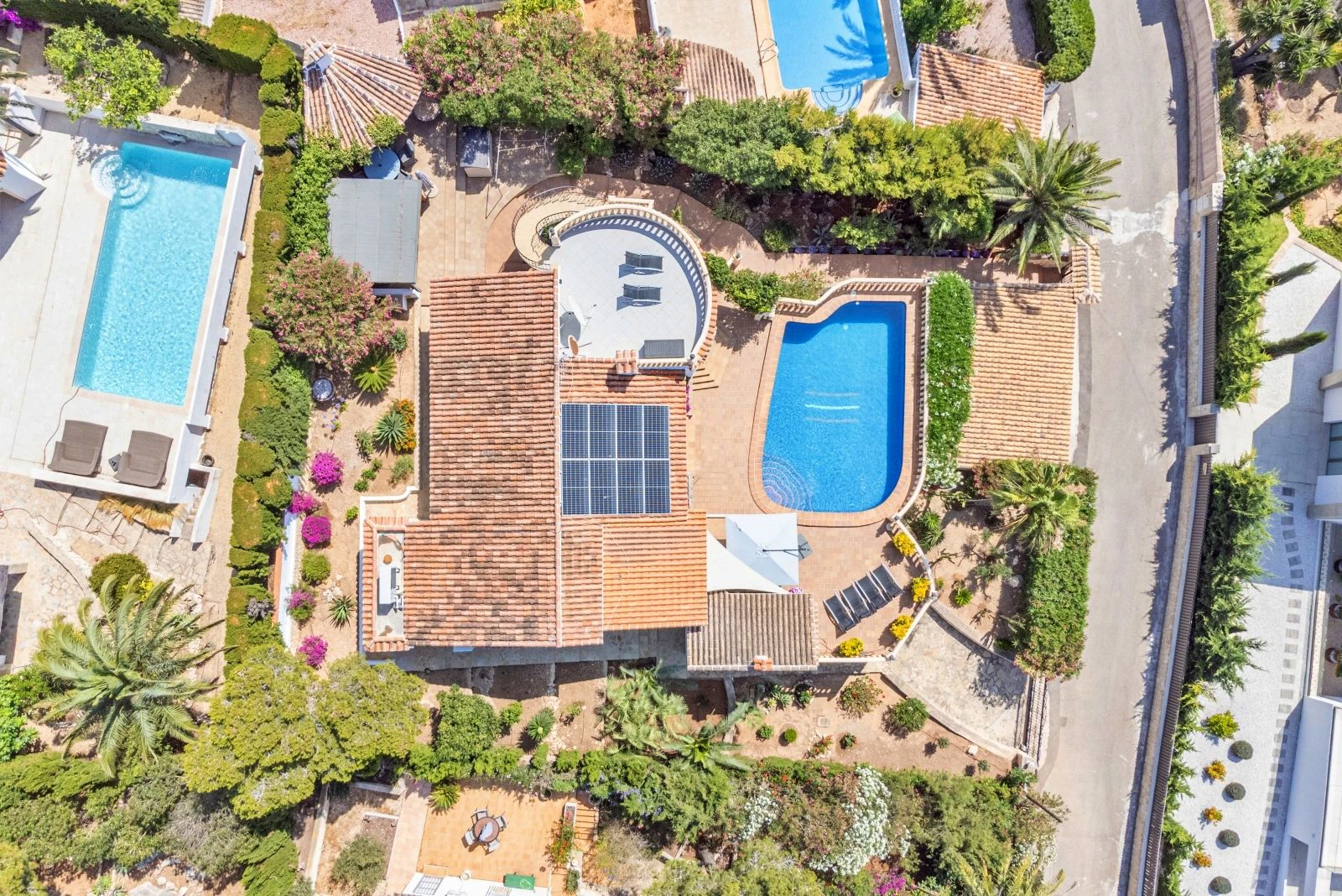 Villa tradicional con vistas al mar y mucha privacidad en venta en Jávea