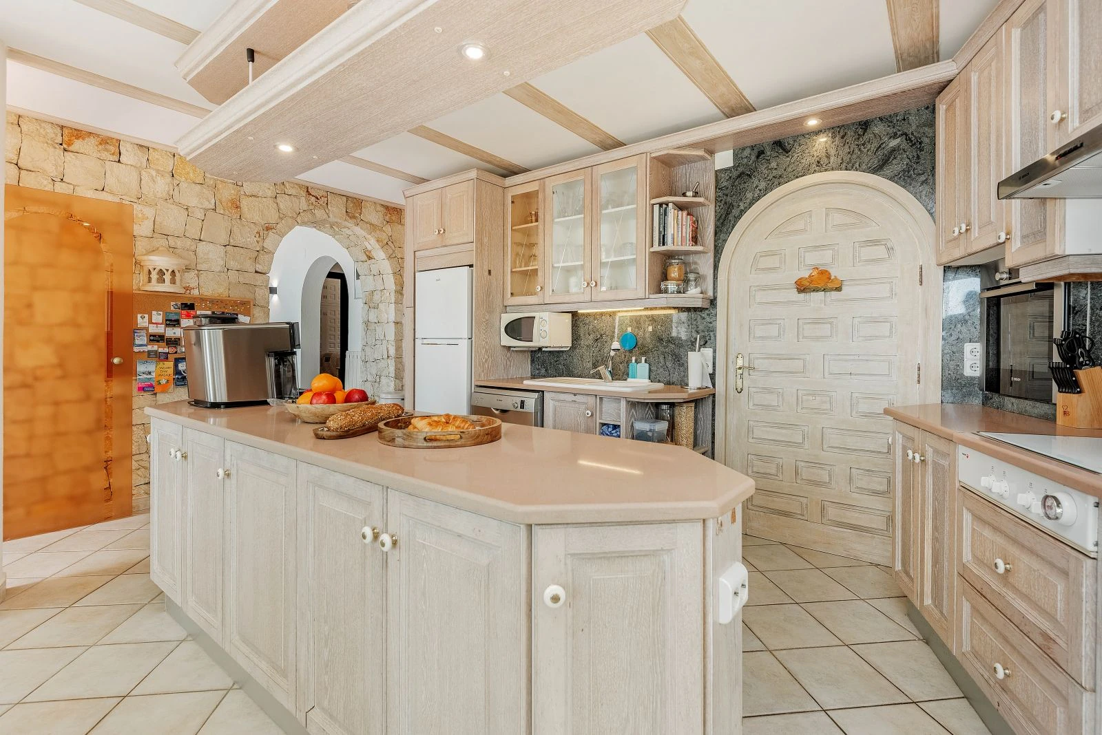 Villa tradicional con vistas al mar y mucha privacidad en venta en Jávea