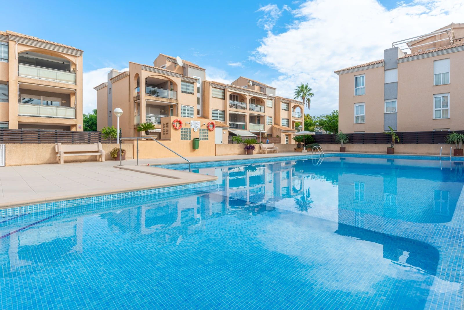 Exclusivo ático con gran terraza privada cerca de la playa y servicios en Jávea