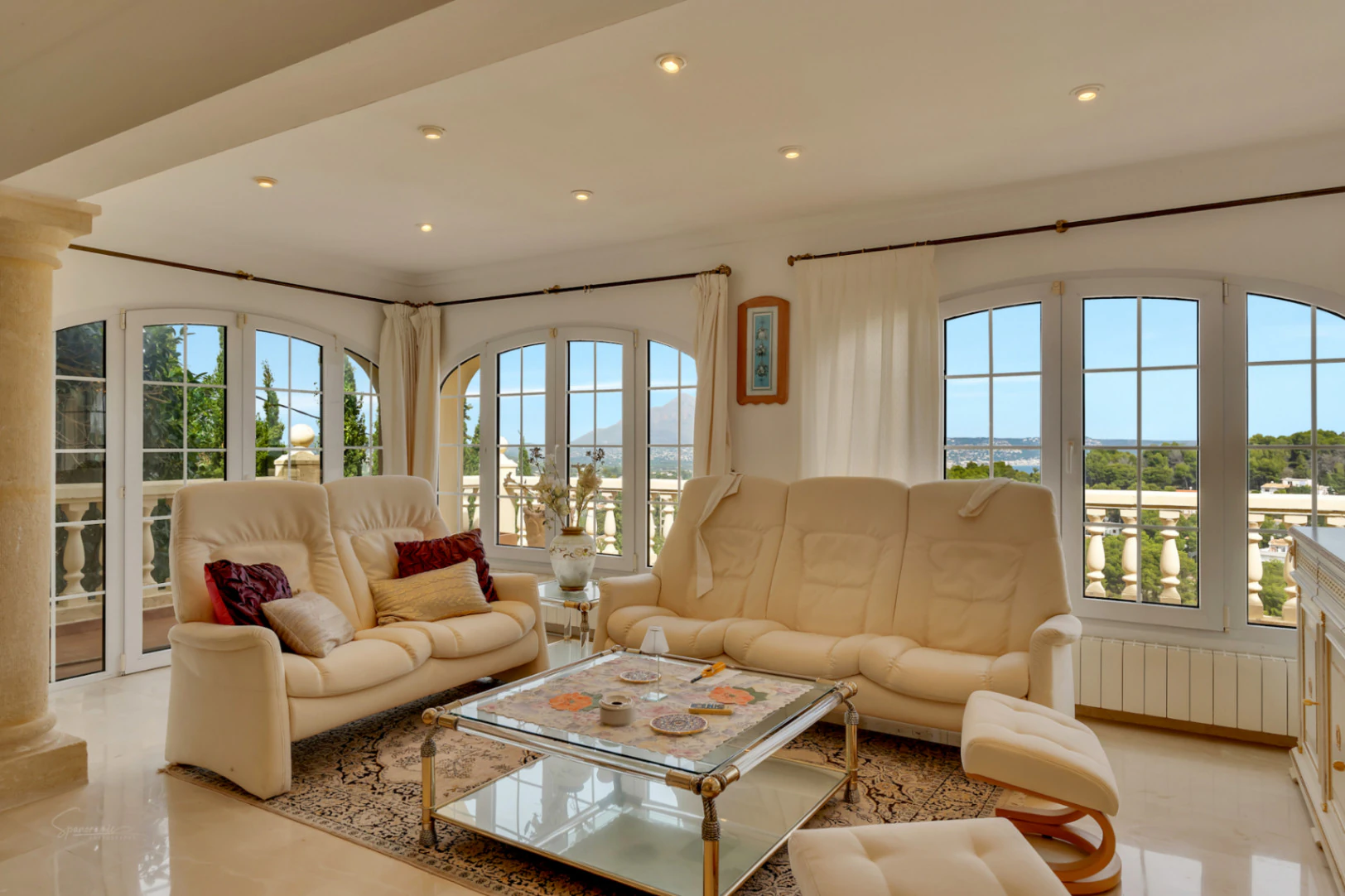 VILLA UBICADA EN UNA TRANQUILA ZONA CON INCREIBLES VISTAS PANORAMICAS