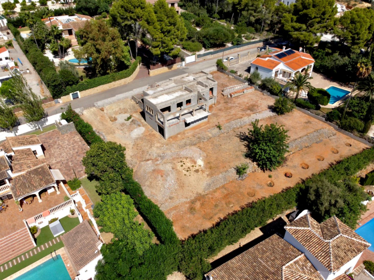 4782 - Propiedad con gran parcela, con una construcción para finalizar, en una demandada zona de Jávea
