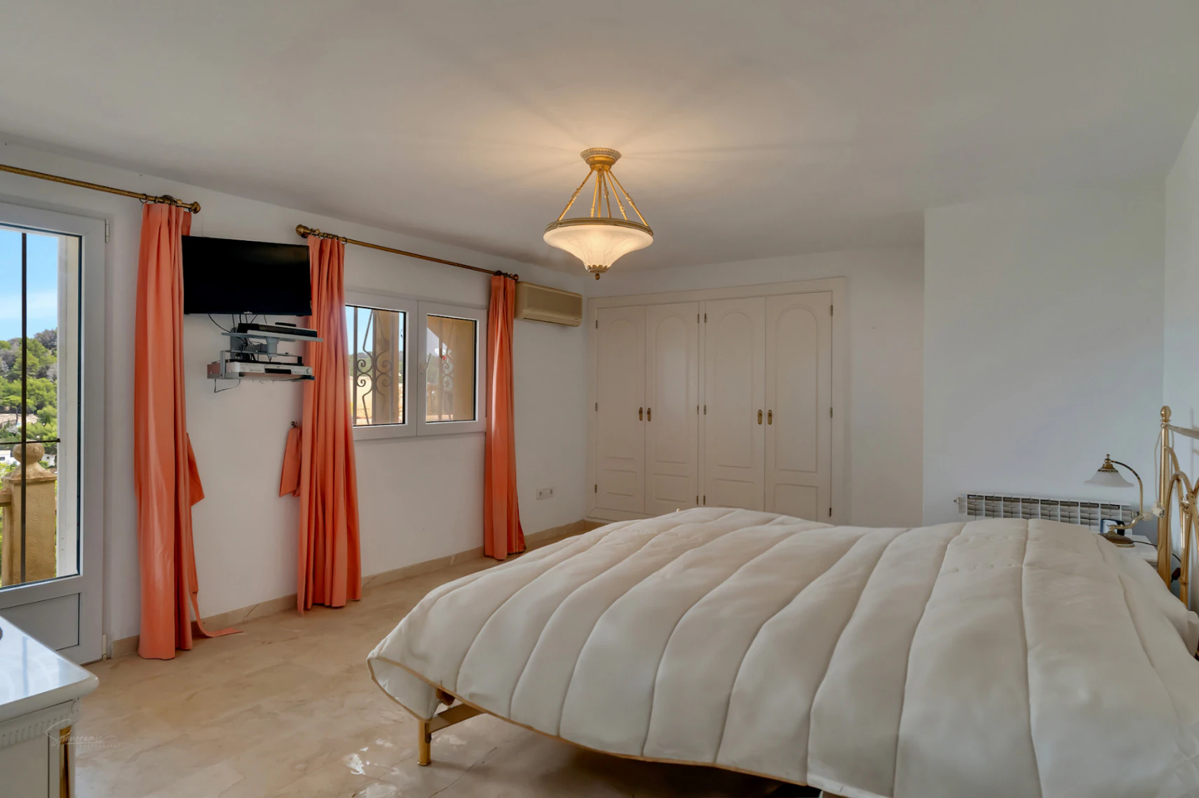 VILLA UBICADA EN UNA TRANQUILA ZONA CON INCREIBLES VISTAS PANORAMICAS