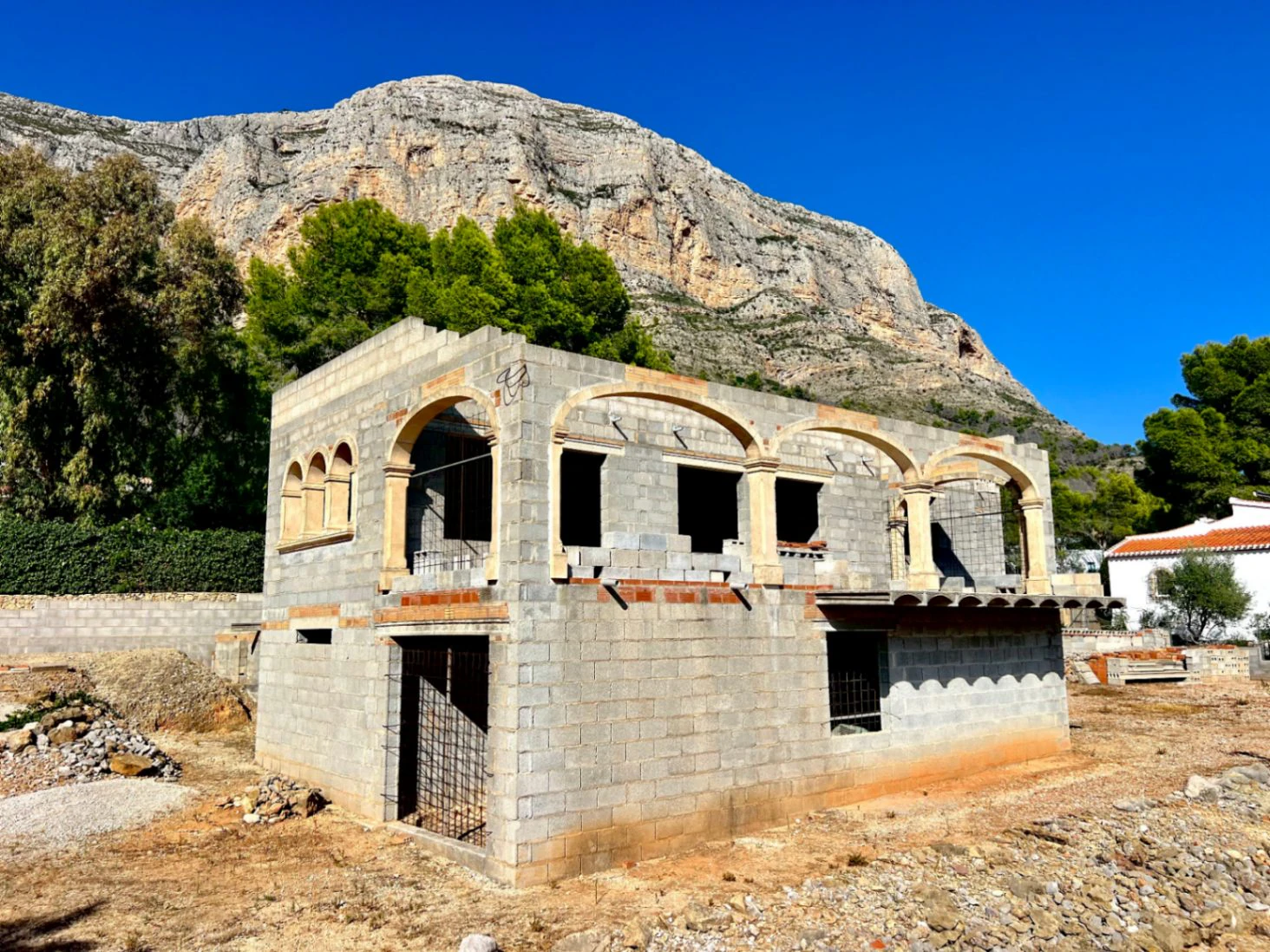 4782 - Propiedad con gran parcela, con una construcción para finalizar, en una demandada zona de Jávea