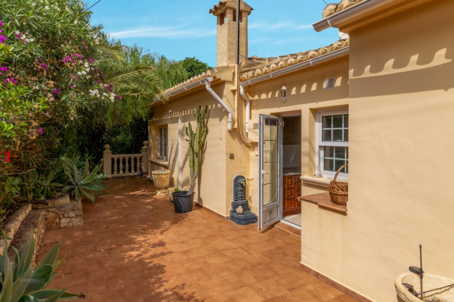 VILLA UBICADA EN UNA TRANQUILA ZONA CON INCREIBLES VISTAS PANORAMICAS
