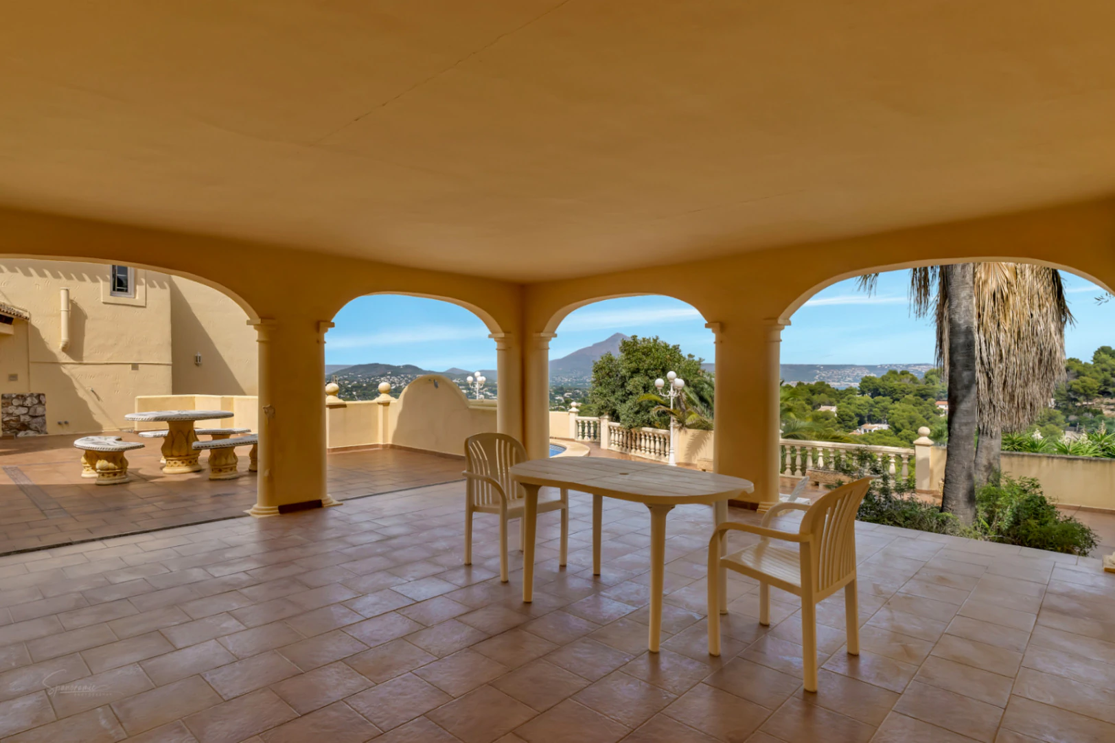 VILLA UBICADA EN UNA TRANQUILA ZONA CON INCREIBLES VISTAS PANORAMICAS