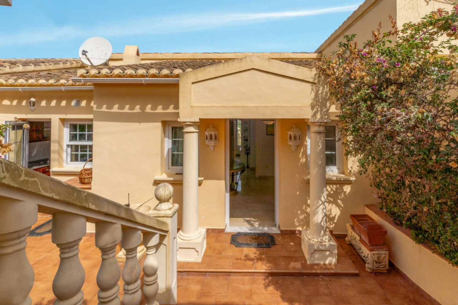 VILLA UBICADA EN UNA TRANQUILA ZONA CON INCREIBLES VISTAS PANORAMICAS