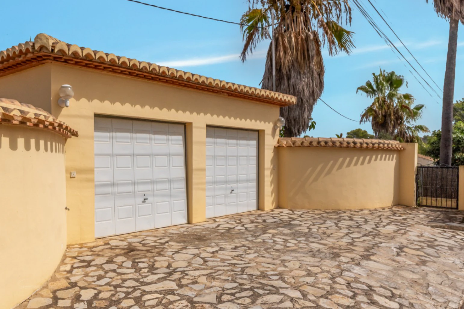 VILLA UBICADA EN UNA TRANQUILA ZONA CON INCREIBLES VISTAS PANORAMICAS