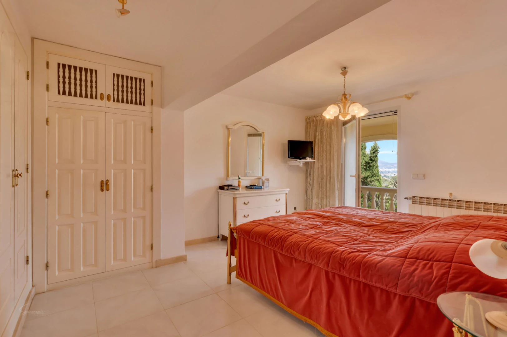 VILLA UBICADA EN UNA TRANQUILA ZONA CON INCREIBLES VISTAS PANORAMICAS