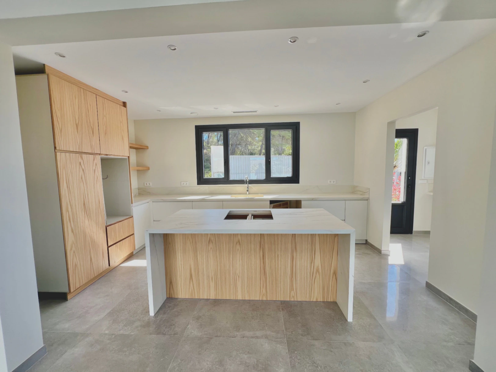 4846 - Villa with stunning open views, recently completed, 2026