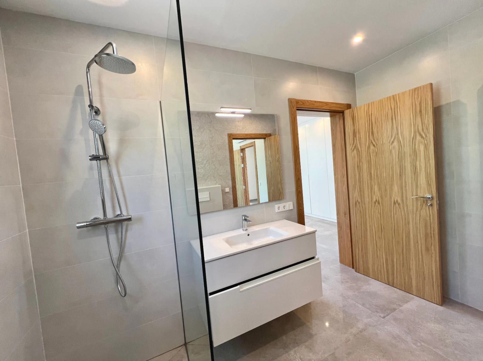 4846 - Villa with stunning open views, recently completed, 2026