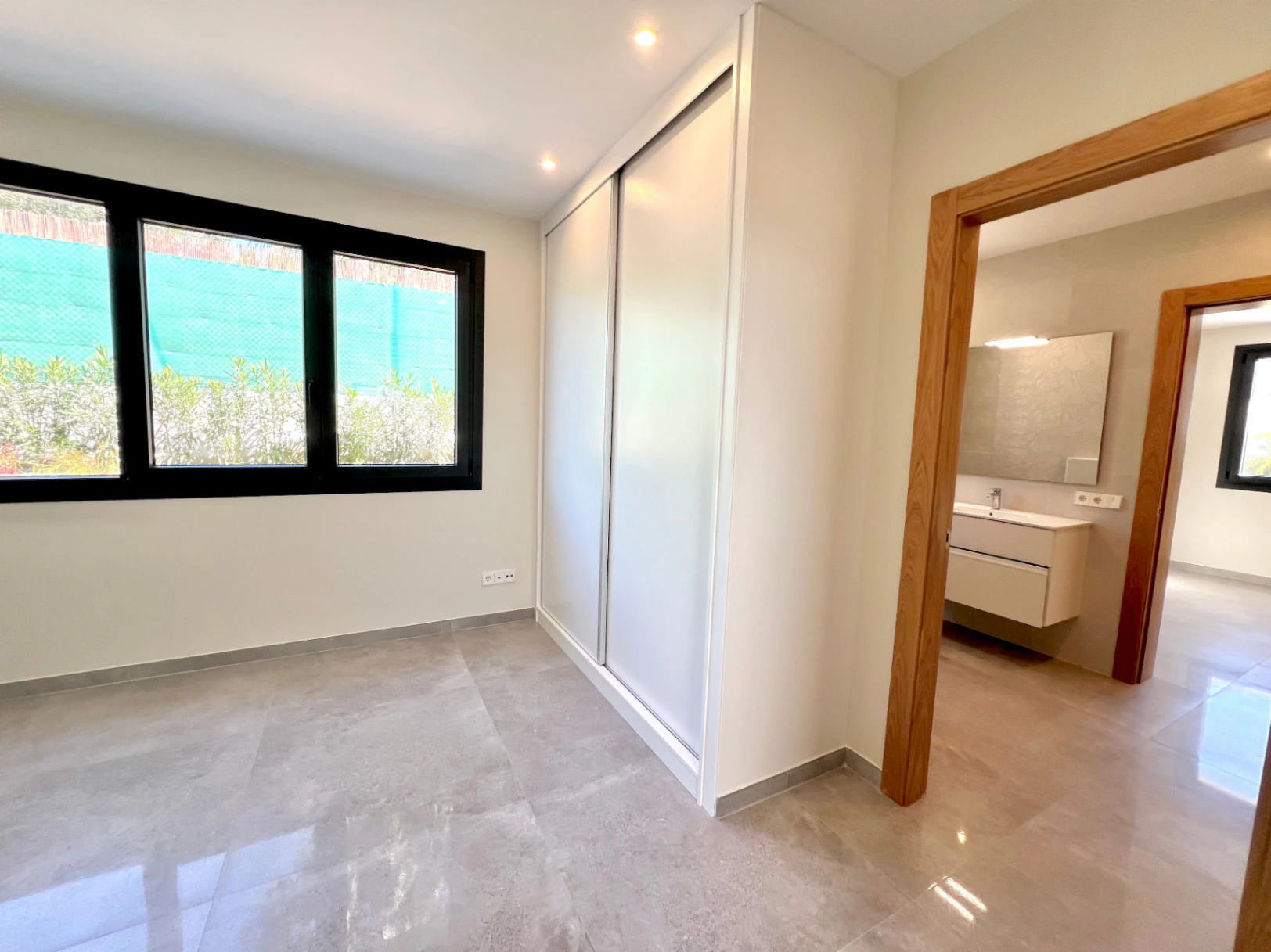 4846 - Villa with stunning open views, recently completed, 2026