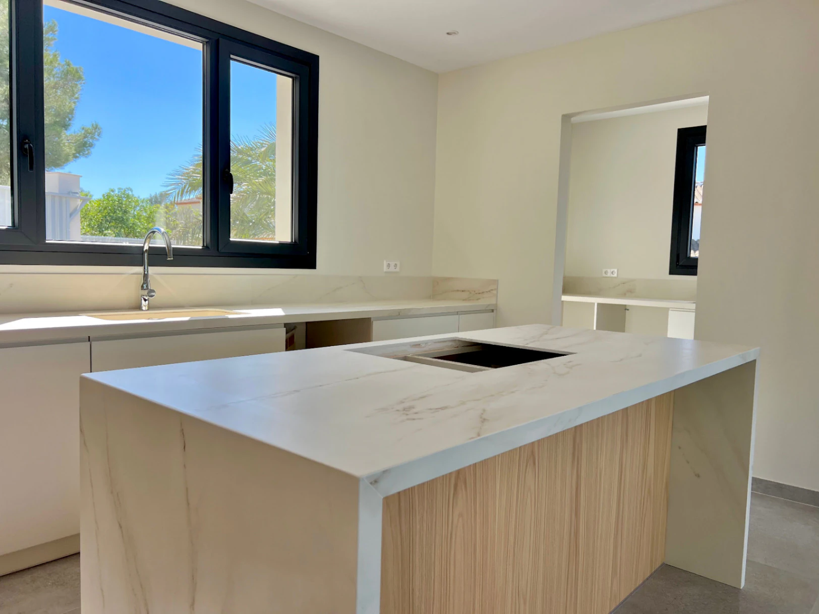 4846 - Villa with stunning open views, recently completed, 2026