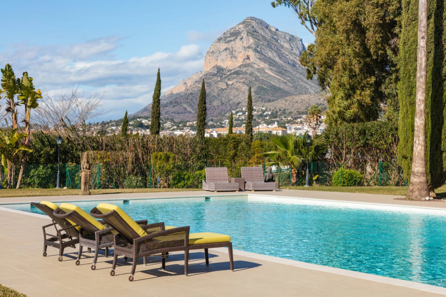 CR1039 - Exceptional luxury estate for sale, just minutes from Arenal beach in Javea, with a plot size of 28,000 m².