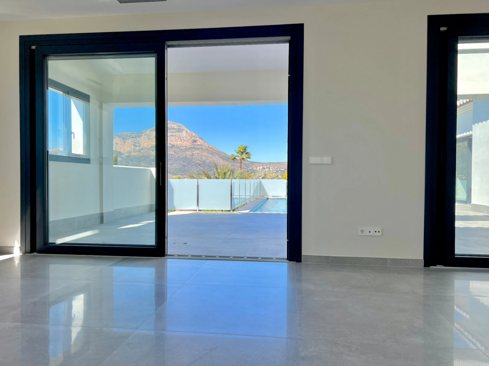 4846 - Villa with stunning open views, recently completed, 2026