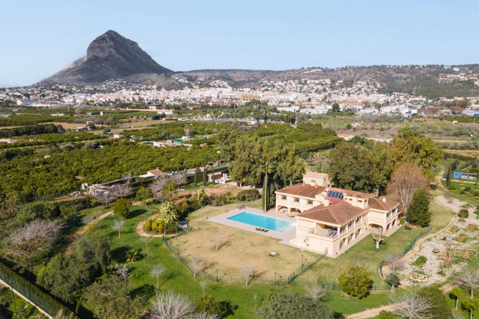 CR1039 - Exceptional luxury estate for sale, just minutes from Arenal beach in Javea, with a plot size of 28,000 m².