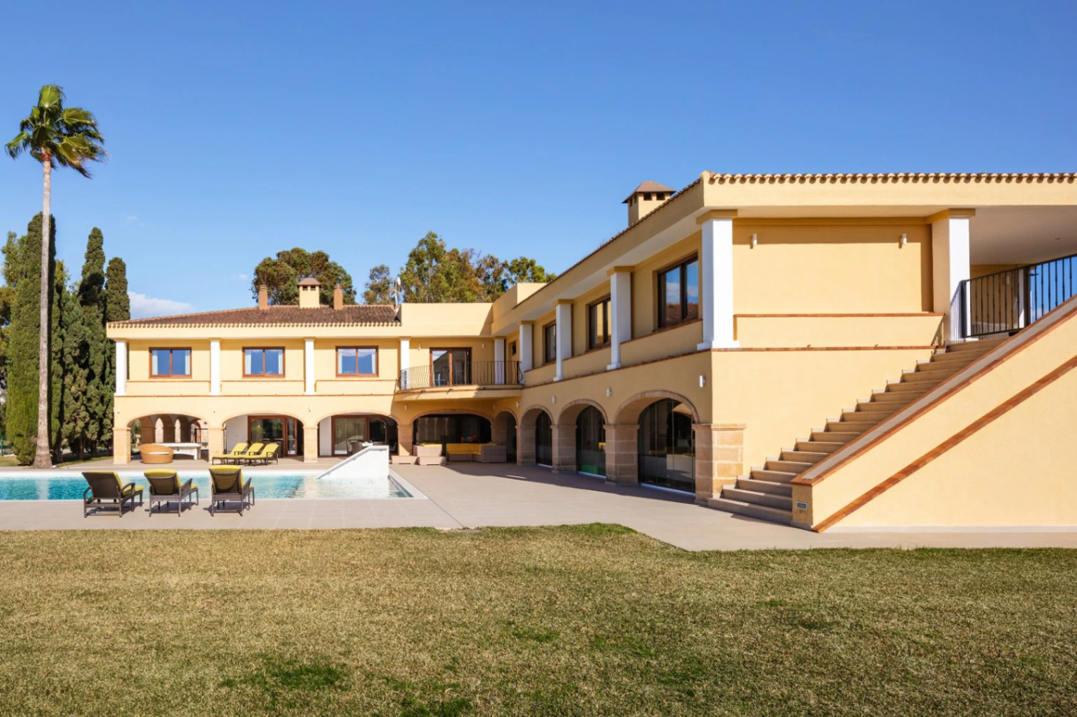 CR1039 - Exceptional luxury estate for sale, just minutes from Arenal beach in Javea, with a plot size of 28,000 m².