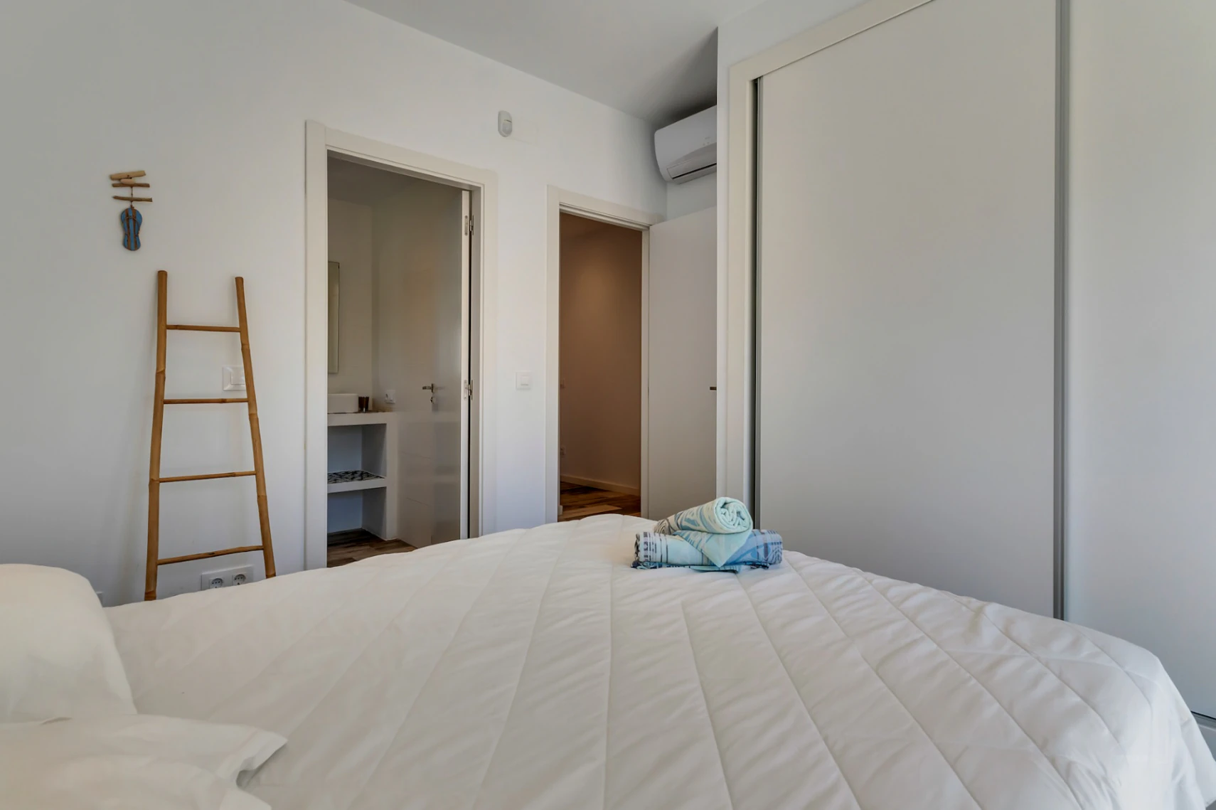 4878 - Exclusiva villa en el Arenal, de estilo ibicenco con alta rentabilidad demostrable