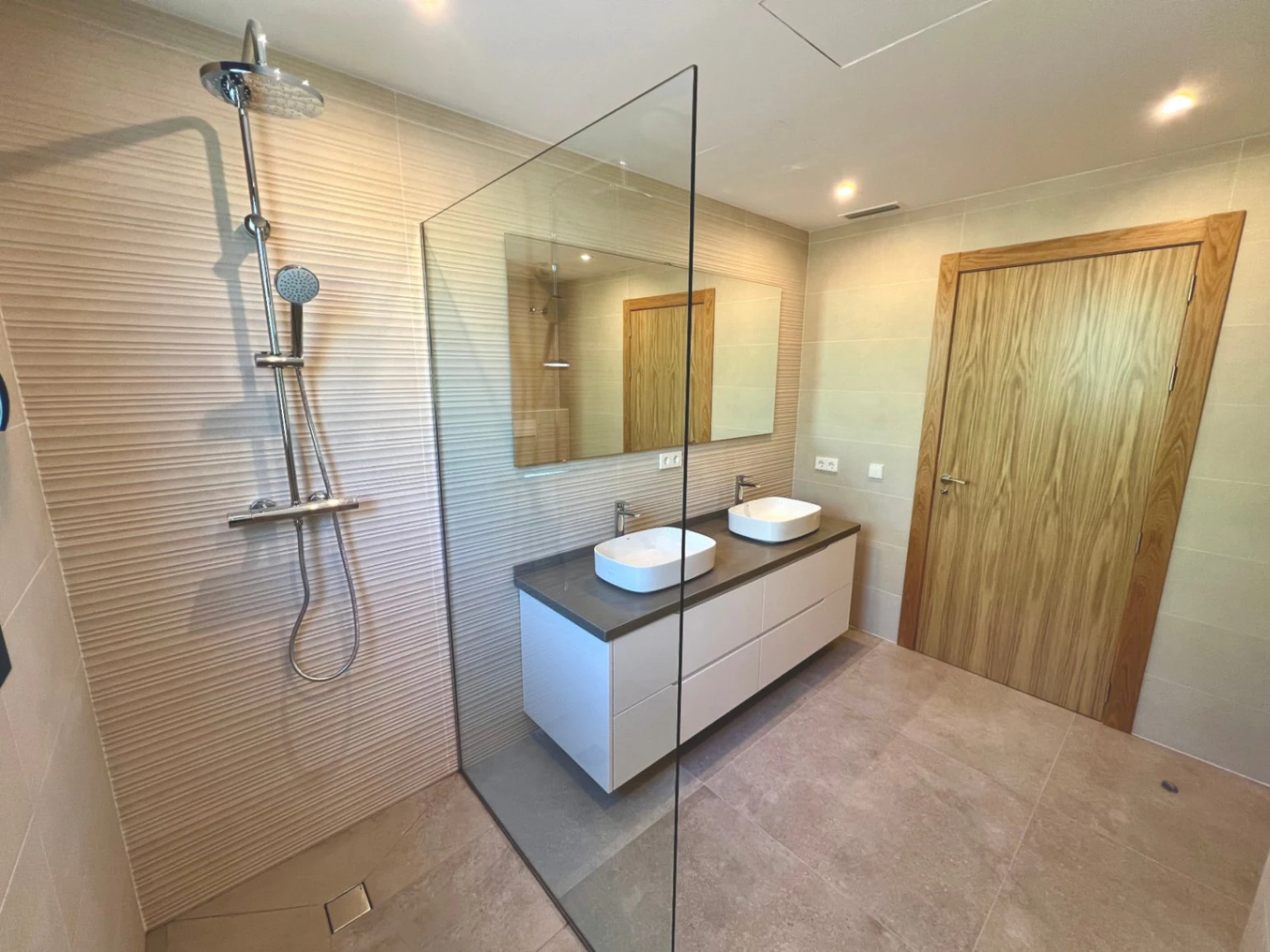 4846 - Villa with stunning open views, recently completed, 2026