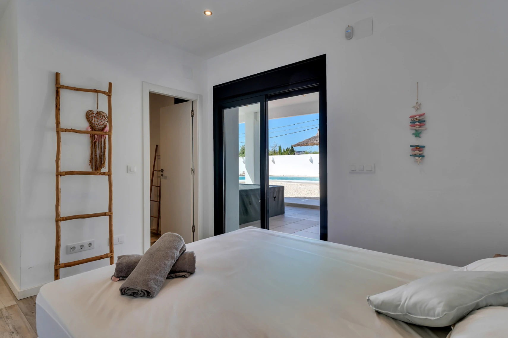 4878 - Exclusiva villa en el Arenal, de estilo ibicenco con alta rentabilidad demostrable
