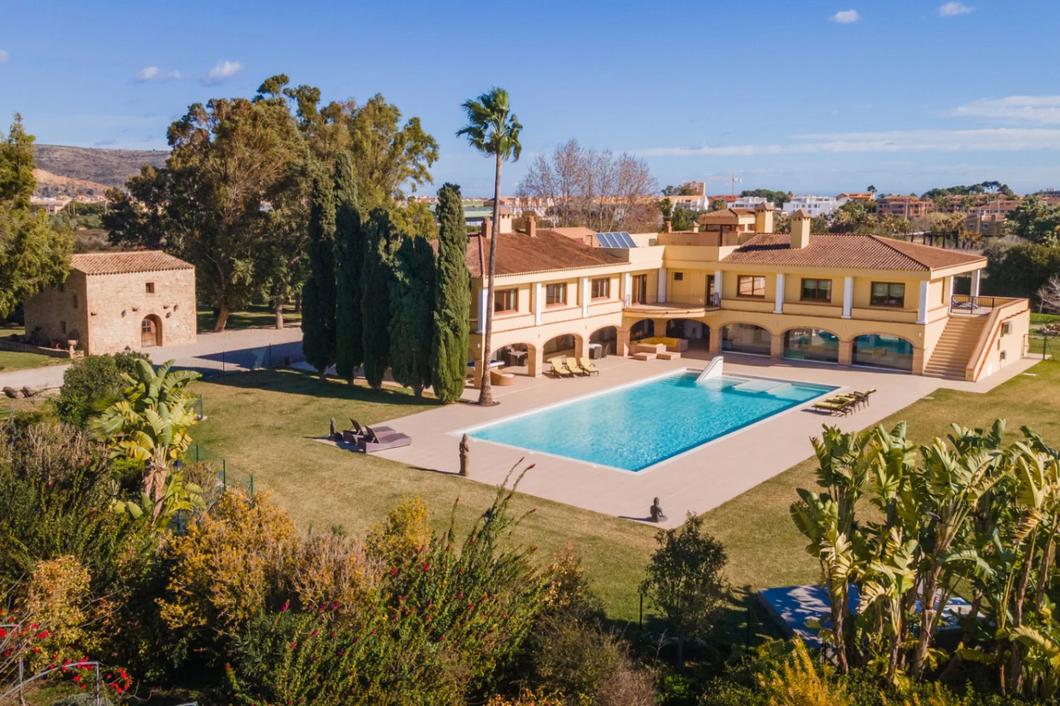 CR1039 - Exceptional luxury estate for sale, just minutes from Arenal beach in Javea, with a plot size of 28,000 m².