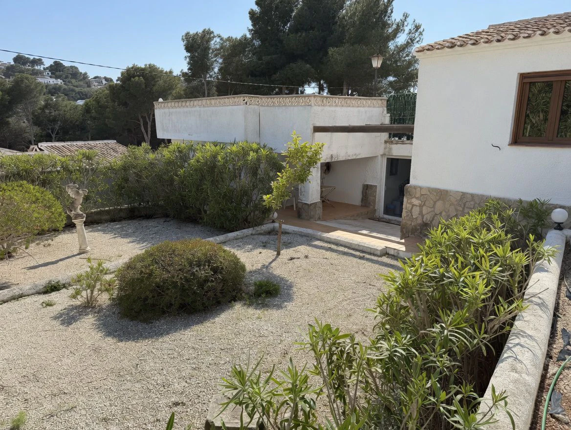 4871 - Villa a la venta en Jávea, vistas al valle, orientada al Sur con piscina