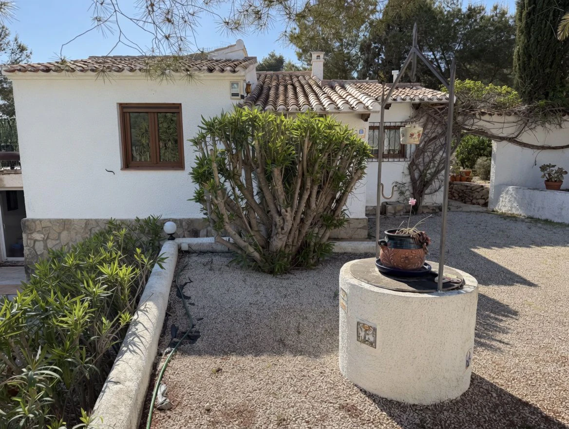 4871 - Villa a la venta en Jávea, vistas al valle, orientada al Sur con piscina