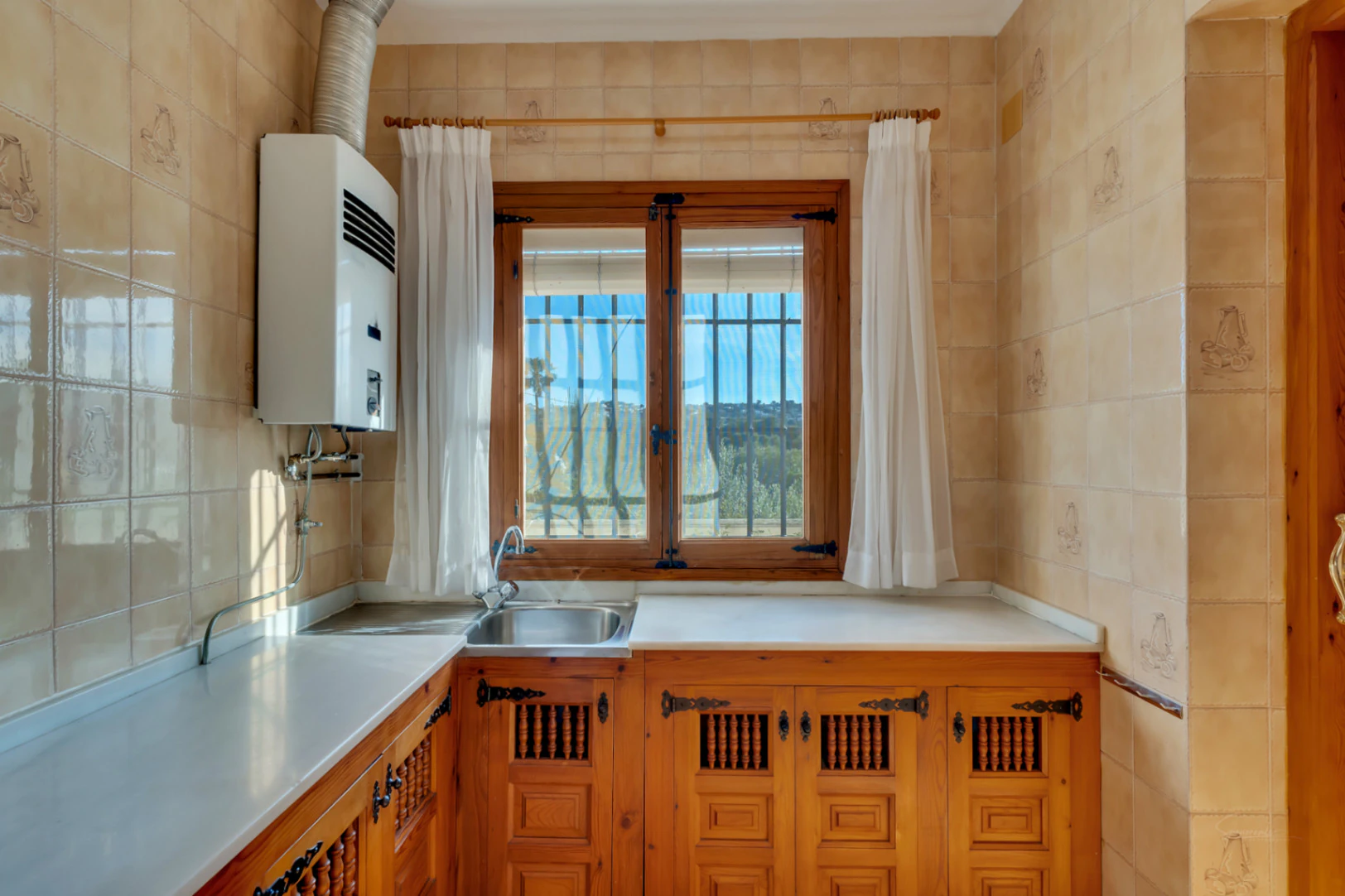 4868 - Mediterranean-style villa with stunning views in a quiet area next to Tosalet, Javea.