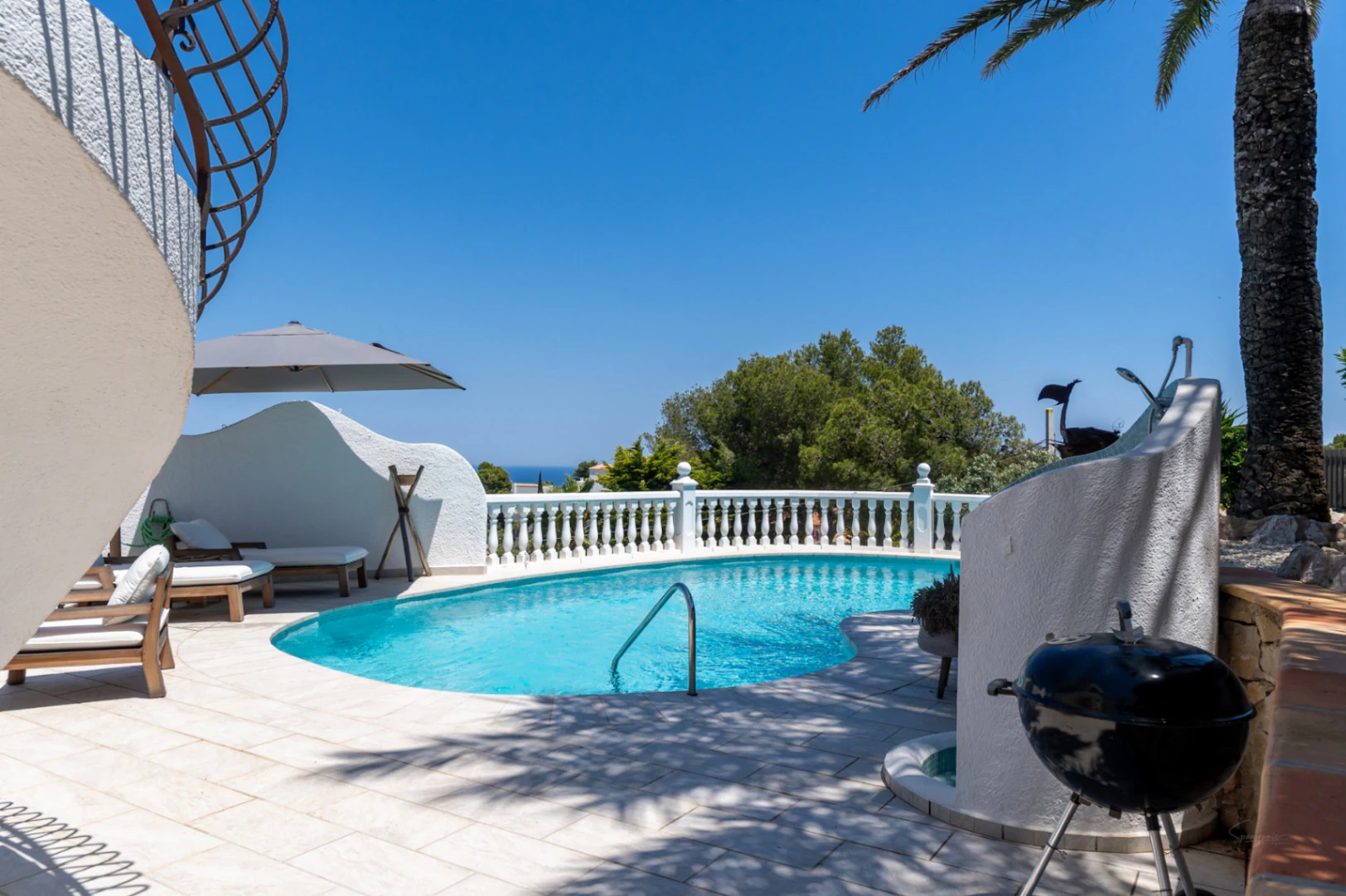 Propriété exclusive dans une zone calme avec vues panoramiques sur la mer.