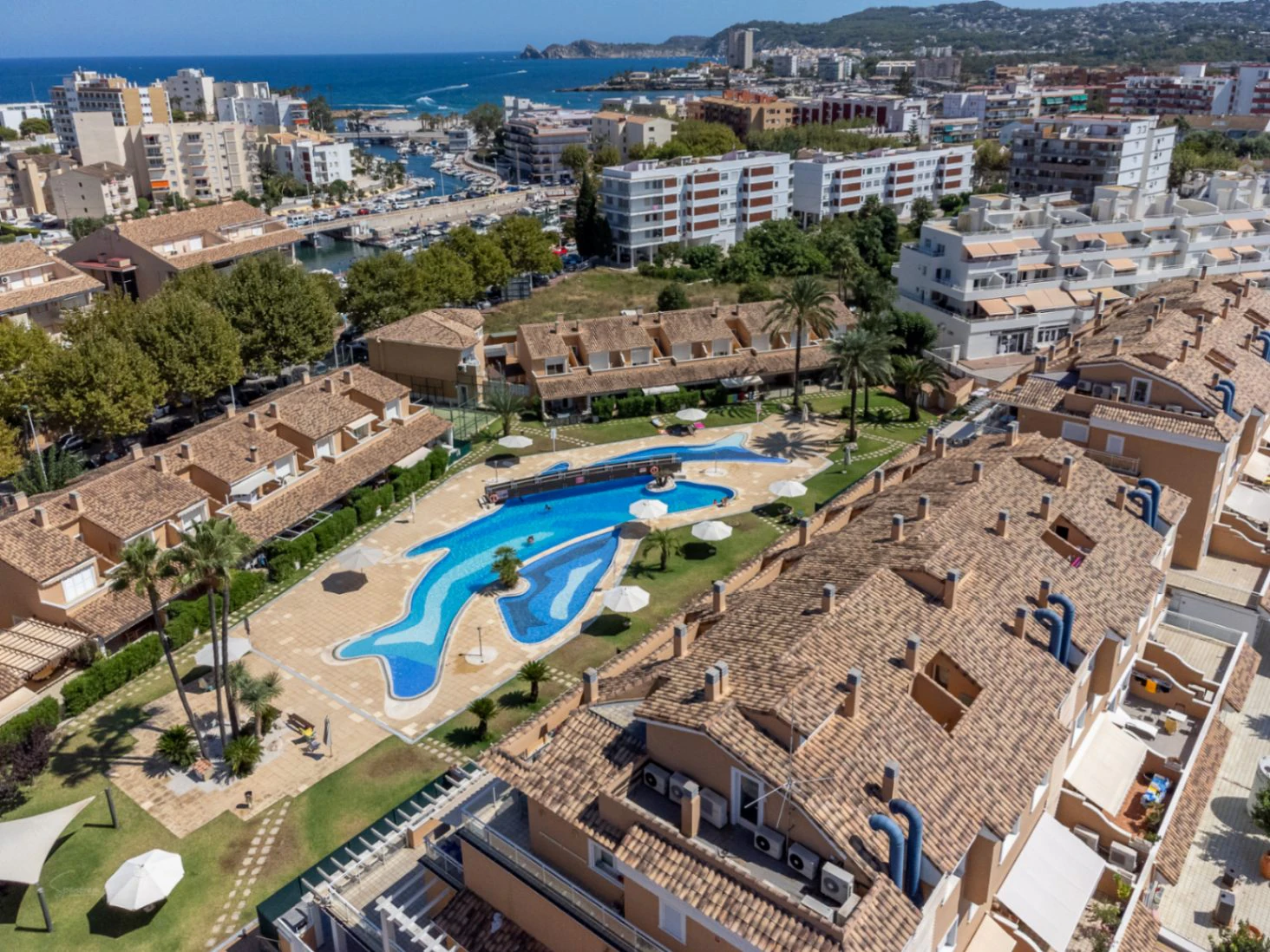 4776 - Apartamento espacioso de tres habitaciones muy cerca del mar