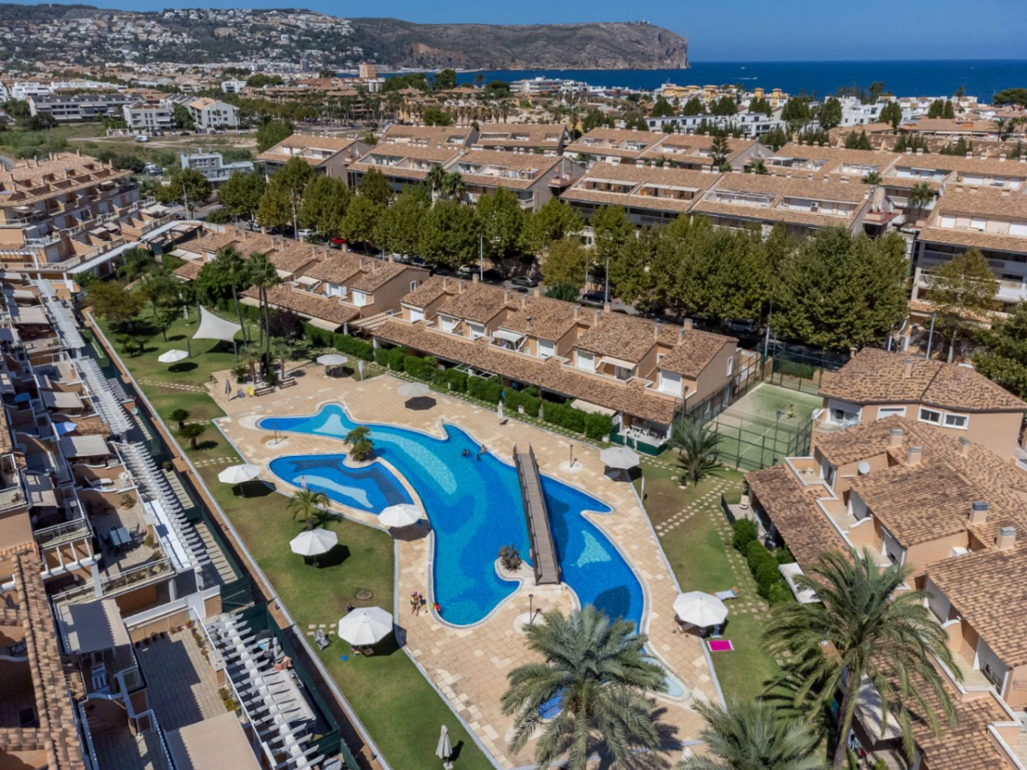 4776 - Apartamento espacioso de tres habitaciones muy cerca del mar