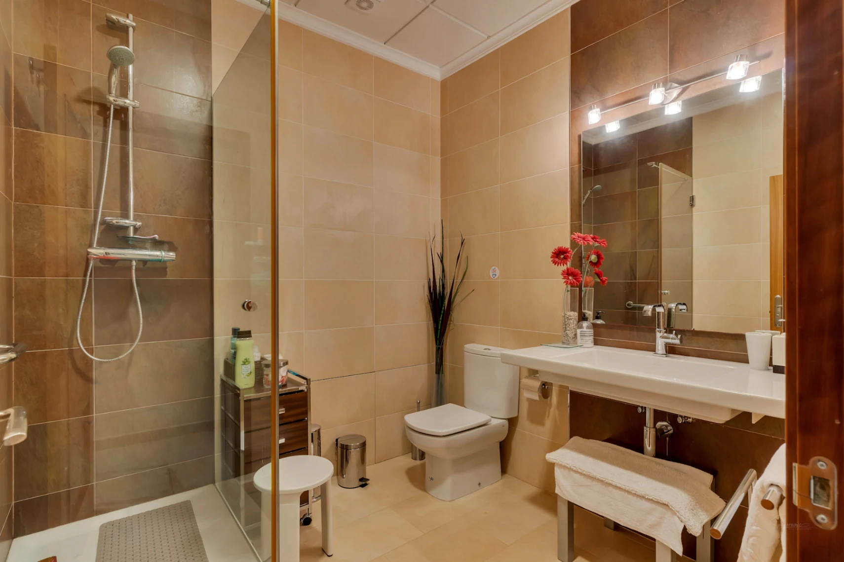 4837 - Apartamento de 5 habitaciones con gran jardin ubicado en una zona privilegiada de Jávea