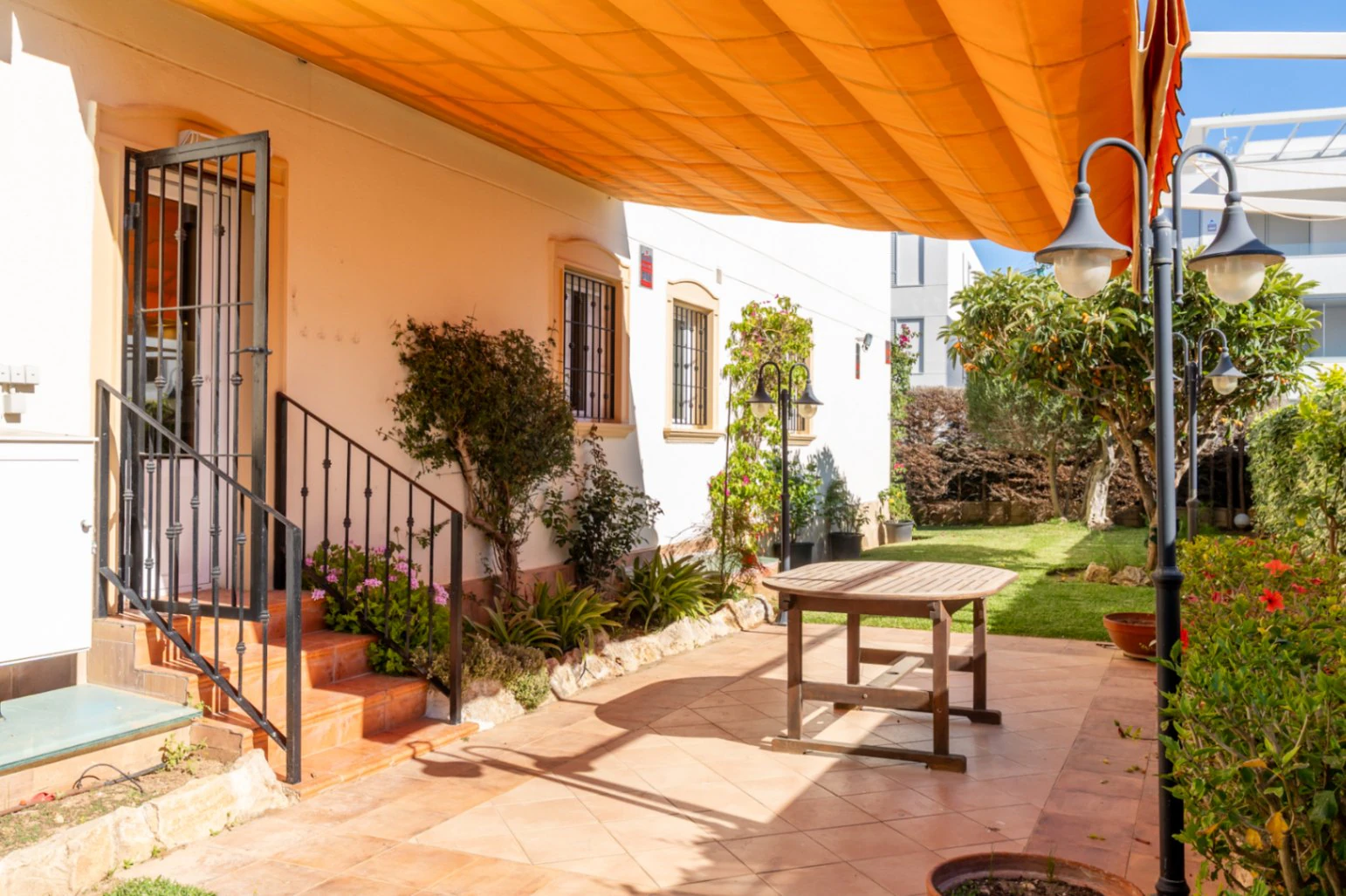 4837 - Apartamento de 5 habitaciones con gran jardin ubicado en una zona privilegiada de Jávea