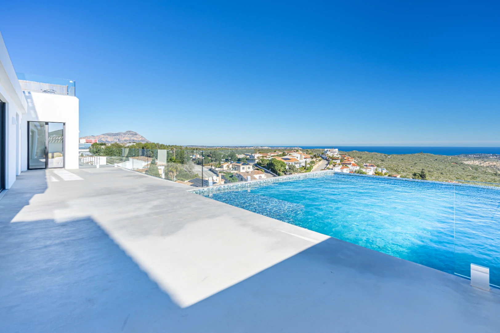 CR080266 - VILLA DE  NUEVA CONSTRUCCIÓN 2025 EN CUMBRES DEL SOL