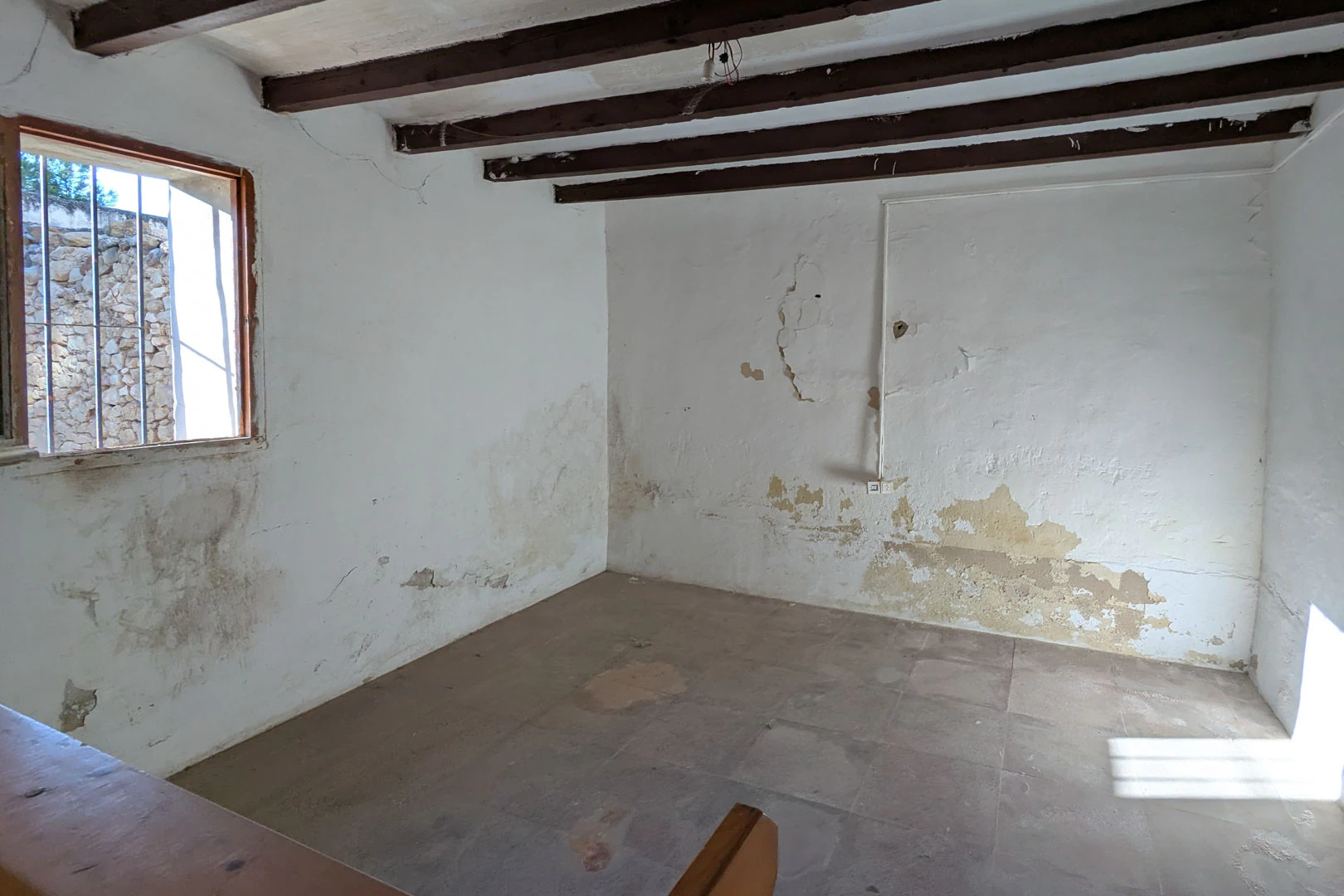8307TEL - 8307TEL Rustieke halfvrijstaande woning, te renoveren, met groot perceel te koop in Teulada.
