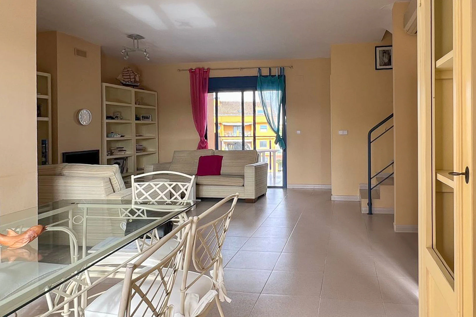 8269DEN - 8269DEN Dúplex ático con terraza y vistas parciales al mar a la venta en Las Marina, Denia.