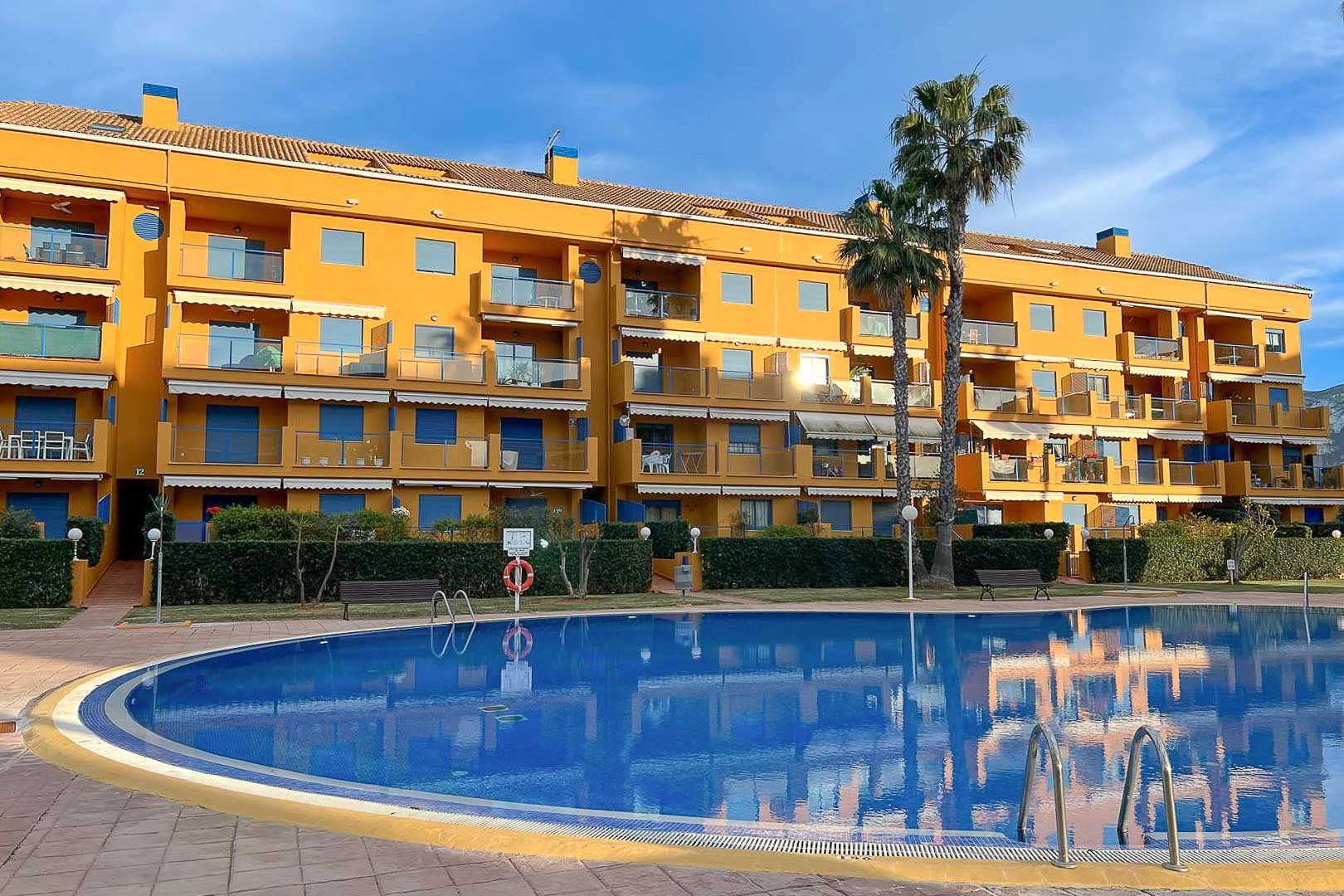 8269DEN - 8269DEN Dúplex ático con terraza y vistas parciales al mar a la venta en Las Marina, Denia.