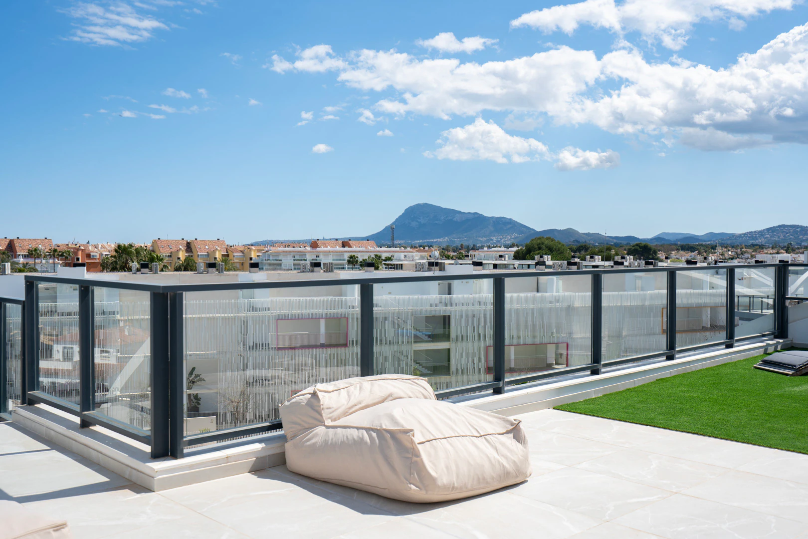 4502DEN - 4502DEN Fantástico ático moderno en primera línea de playa en venta en Denia