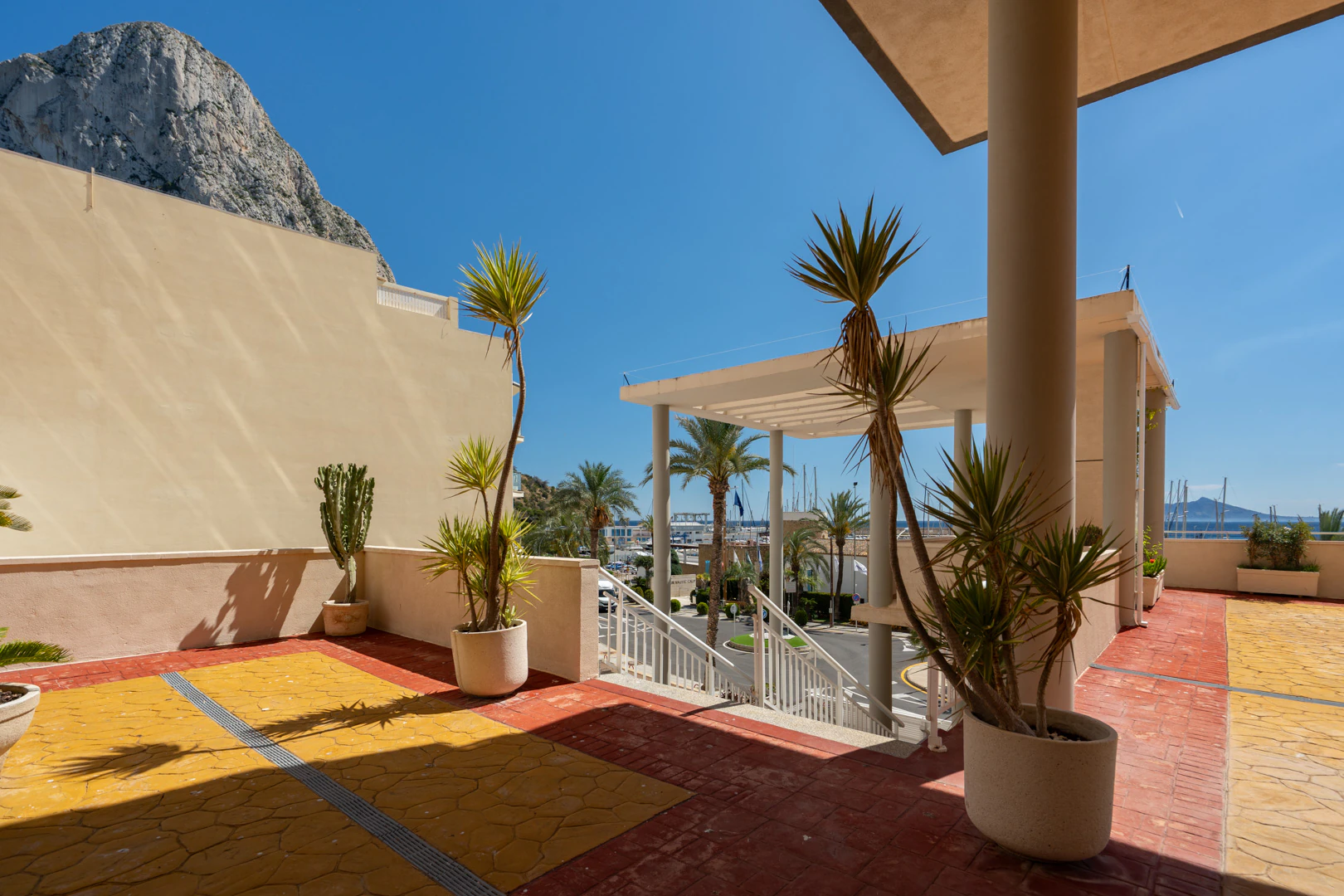 C4XY4657CAL - C4XY45657CAL Dos áticos contiguos en primera línea con vistas panorámicas al mar y posibilidad de unión en venta en Calpe.