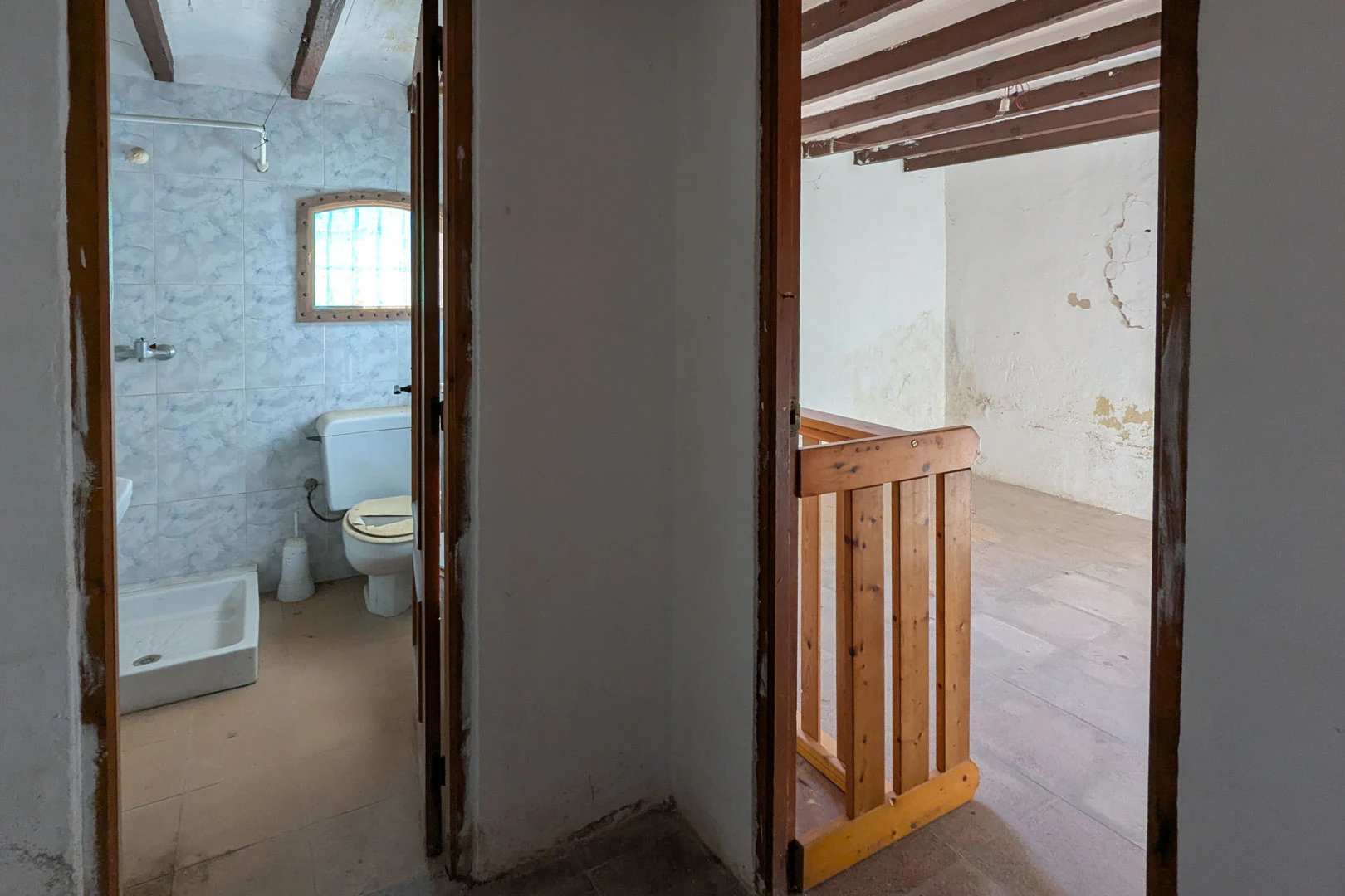 8307TEL - 8307TEL Rustieke halfvrijstaande woning, te renoveren, met groot perceel te koop in Teulada.