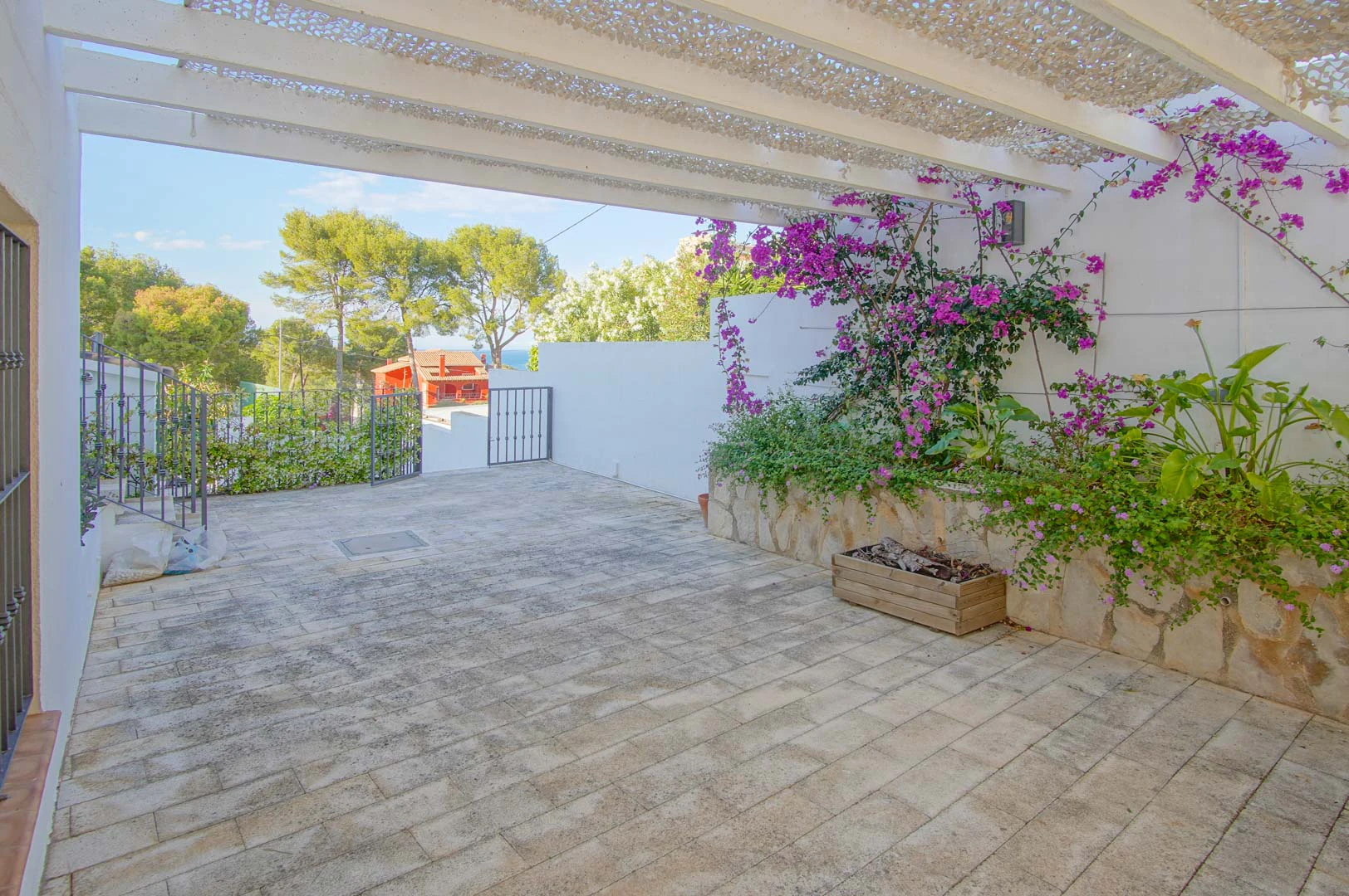 8176DEN - 8176DEN Villa con vistas parciales al mar en venta en Las Rotas, Denia.