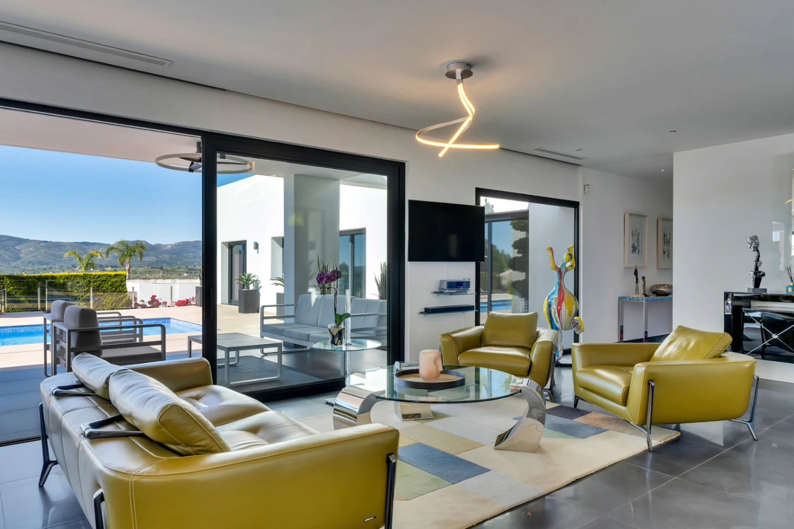 4870 - Exclusiva villa moderna con impresionantes vistas abiertas en una demandada zona de Jávea
